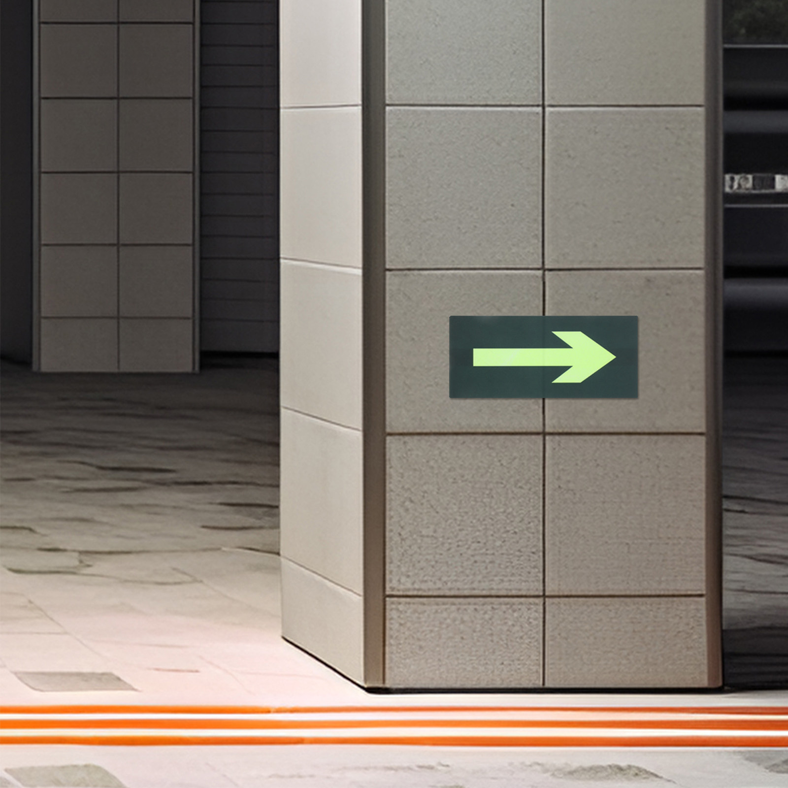 8枚入り蓄光防水矢印ステッカー 暗闇で光る自己粘着式火災避難 - Emergency Exit Sign のレビューと価格