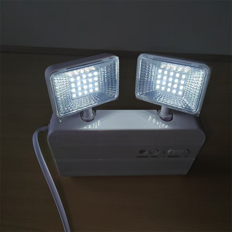 360 °   回転可能なランプヘッド緊急灯小型消費者向け多 - Power Outage Light のレビューと価格