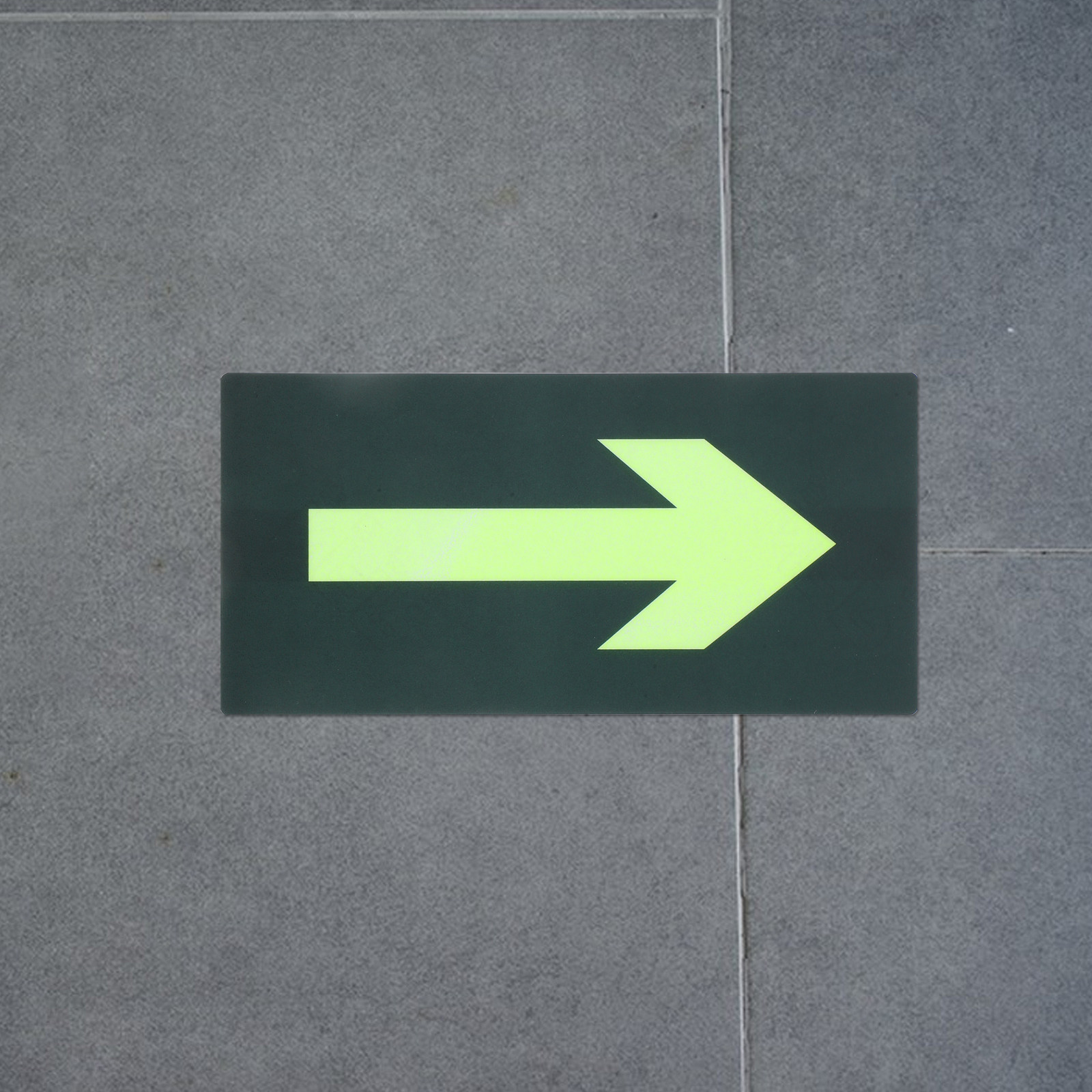 8枚入り夜間視覚方向指示ステッカー暗闇で光る防水自己粘着安全 - Emergency Exit Sign のレビューと価格